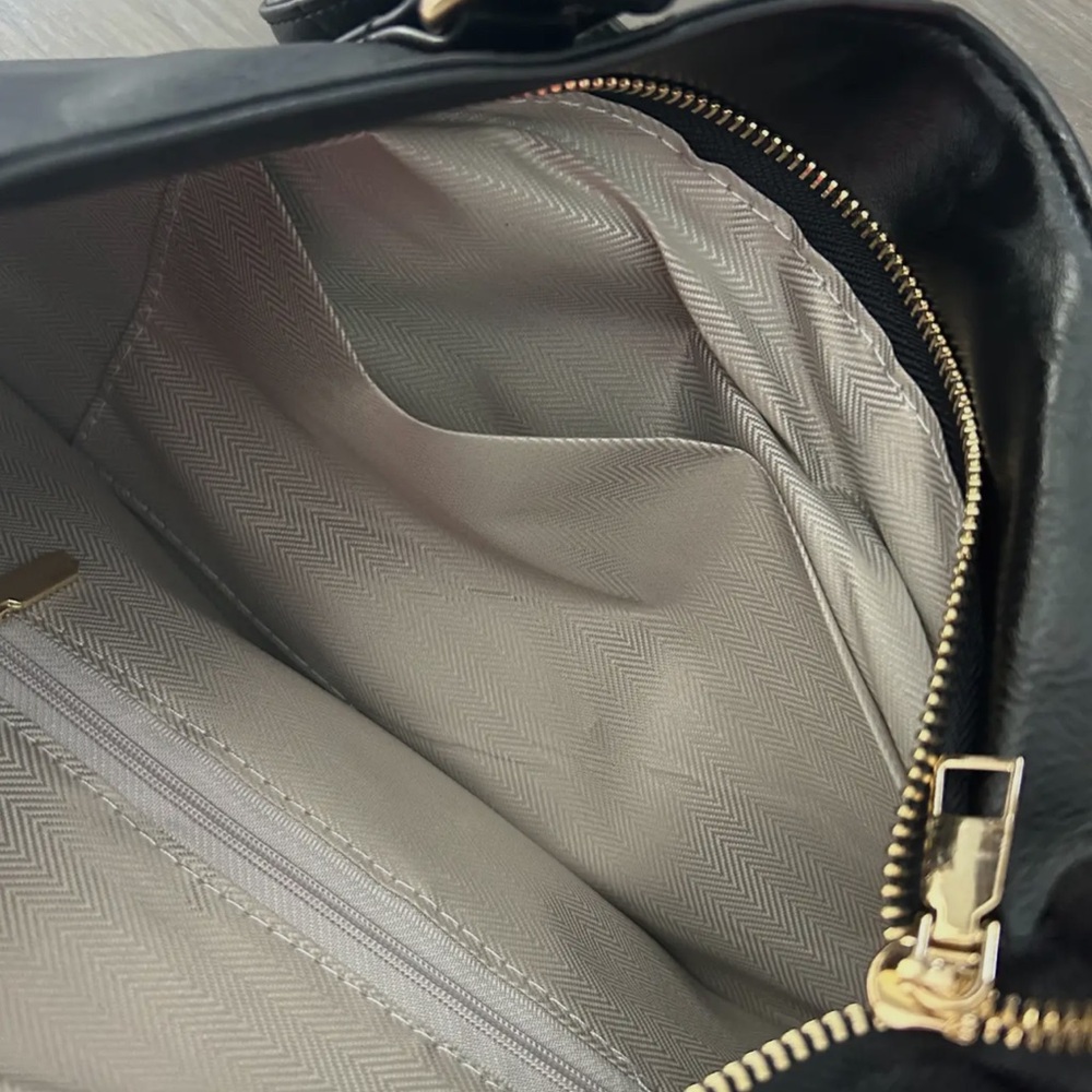 COPY - Softest Vegan Leather Convertible Crossbody Bag - Picture 3 of 11